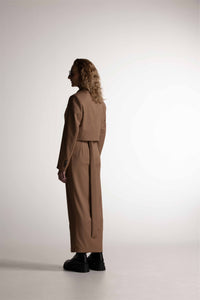 PIXIE WON'T PLAY JULY CROP JACKET CAMEL BROWN WARM STYLISH WOOL SILK FABRIC CLASSIC DESIGN VERSATILE PROFESSIONAL ATTIRE SPRING SUMMER FALL WINTER FASHION SOPHISTICATED BUSINESS CASUAL FASHION - FORWARDS TIMELESS WARDROBE STAPLE SUSTAINABLE LUXURY CAPSULE COLLECTION ESSENTIALS ELEGANT CLEAN LINES ACCENTUATED SHOULDERS SLIGHTLY OVERSIZED CROPPED LENGTH BLAZER