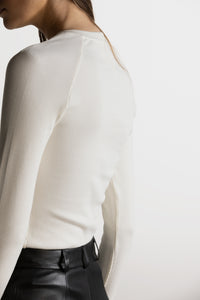 PIXIE WON'T PLAY TRINITY LONG - SLEEVE TOP RIBBED ECRU WHITE ORGANIC COTTON SUSTAINABLE FASHION WEAR WITHOUT BRA LUXURY STYLISH COMFORTABLE BREATHABLE FABRIC VERSATILE RELAXED FIT SOFT TRENDY SUMMER AUTUMN WINTER SPRING WEAR CASUAL OUTFIT WORKOUT LAYERING VARIOUS COLORS FASHIONABLE MUST-HAVE EVERYDAY ESSENTIALS